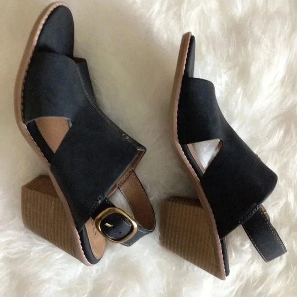 Euro soft Sandal Size 9 Medium Block Heels - Picture 2 of 6